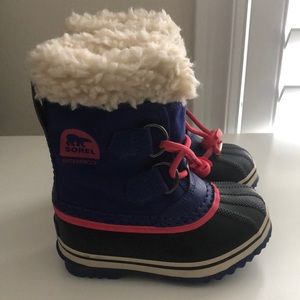 Toddler size 8 Sorel boots